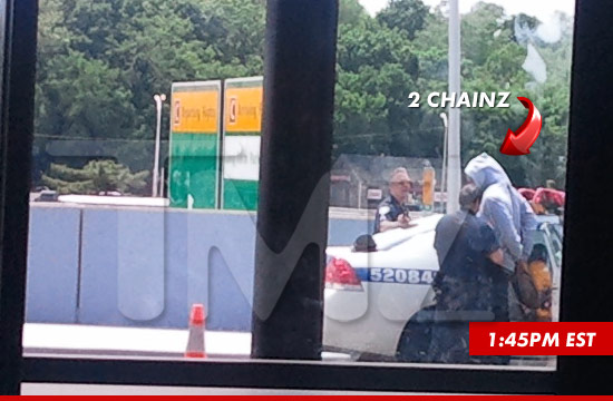 2-chainz-was-arrested-today-at-laguardia-ny-airport-for-brass-knuckles-2012-HHS1987-May-LaGuardia