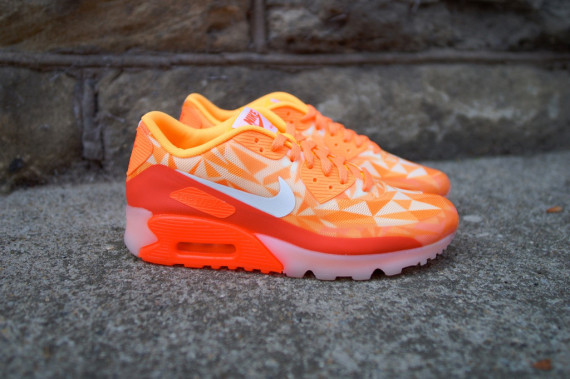 nike-air-max-90-ice-atomic-mango-02-570x379
