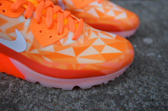 nike-air-max-90-ice-atomic-mango-03-570x379