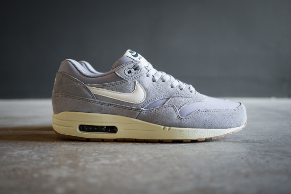 nike-air-max-1-essential-suede-pack-03-570x380