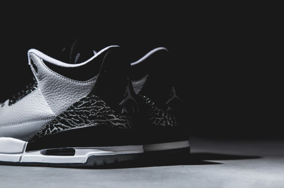 air-jordan-3-wolf-grey-detailed-look-07-570x379