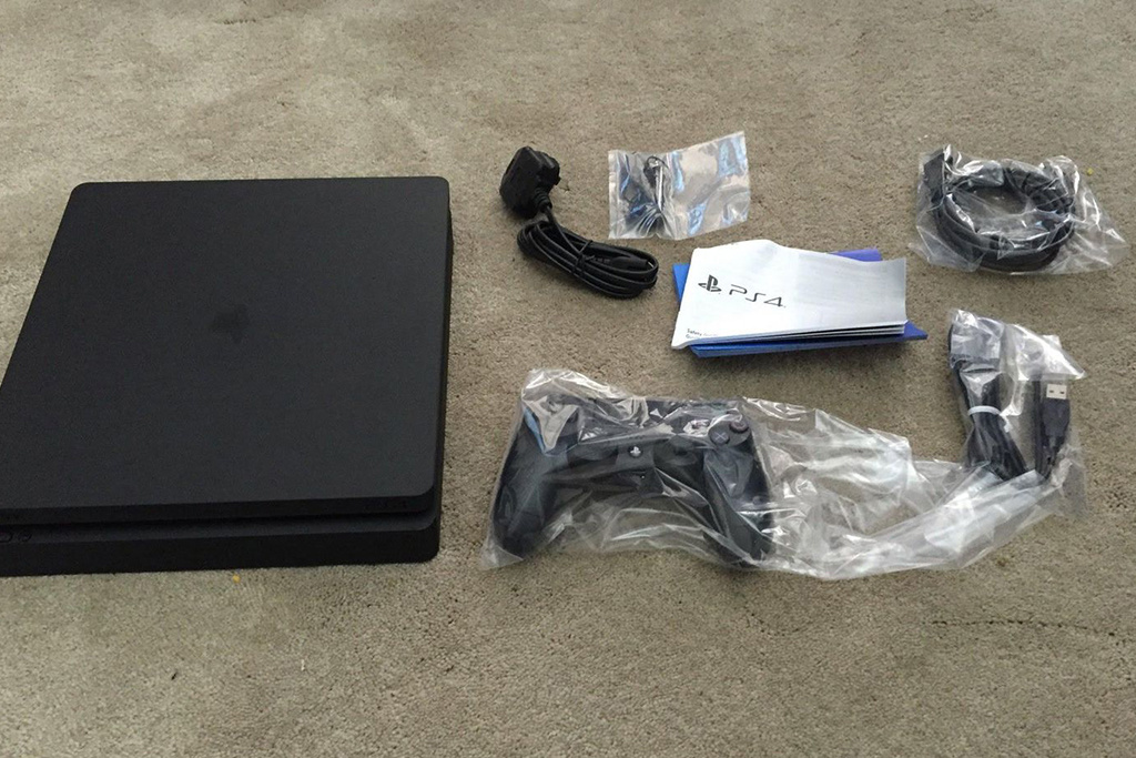 playstation-4-slim-leaked-photos-3