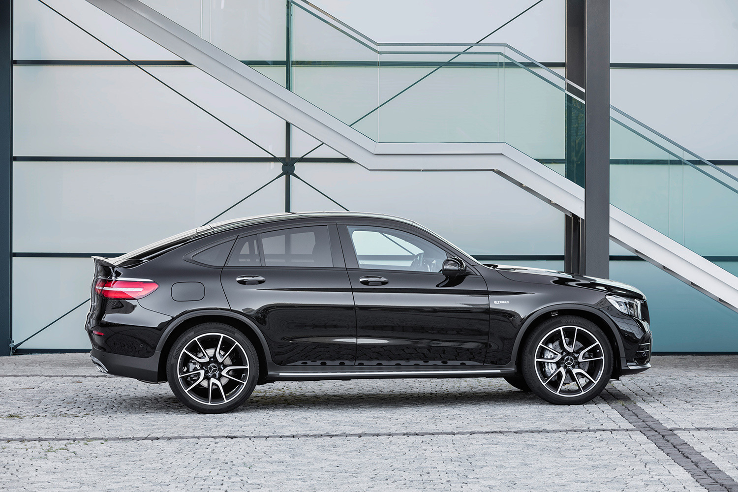 mercedes-benz-amg-glc43-suv-coupe-1