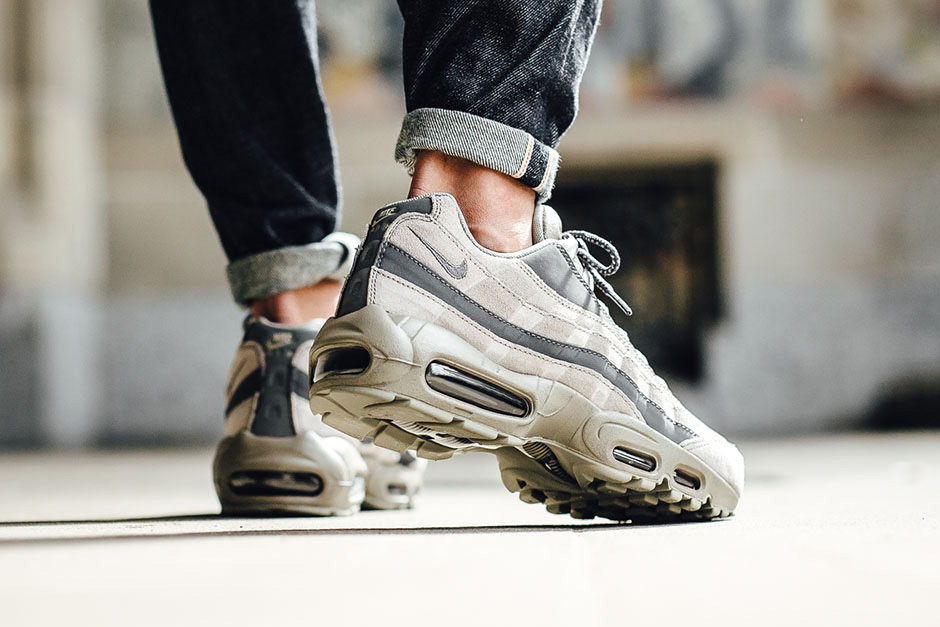 nike-air-max-95-light-taupe-2